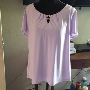 Short sleeve blouse.